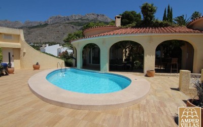Villa for sale with spectacular views over the bay of Altea